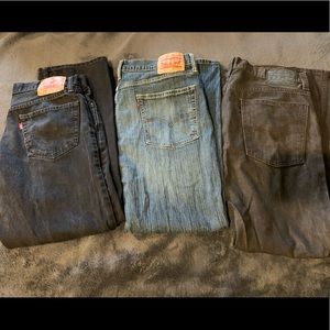 3 pairs of Levi’s jeans size 34 & 36